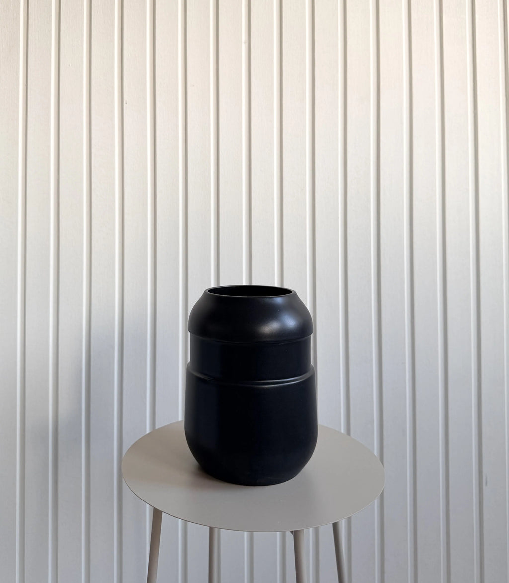 Vas ’BÅGE’  svart TORRDECOR